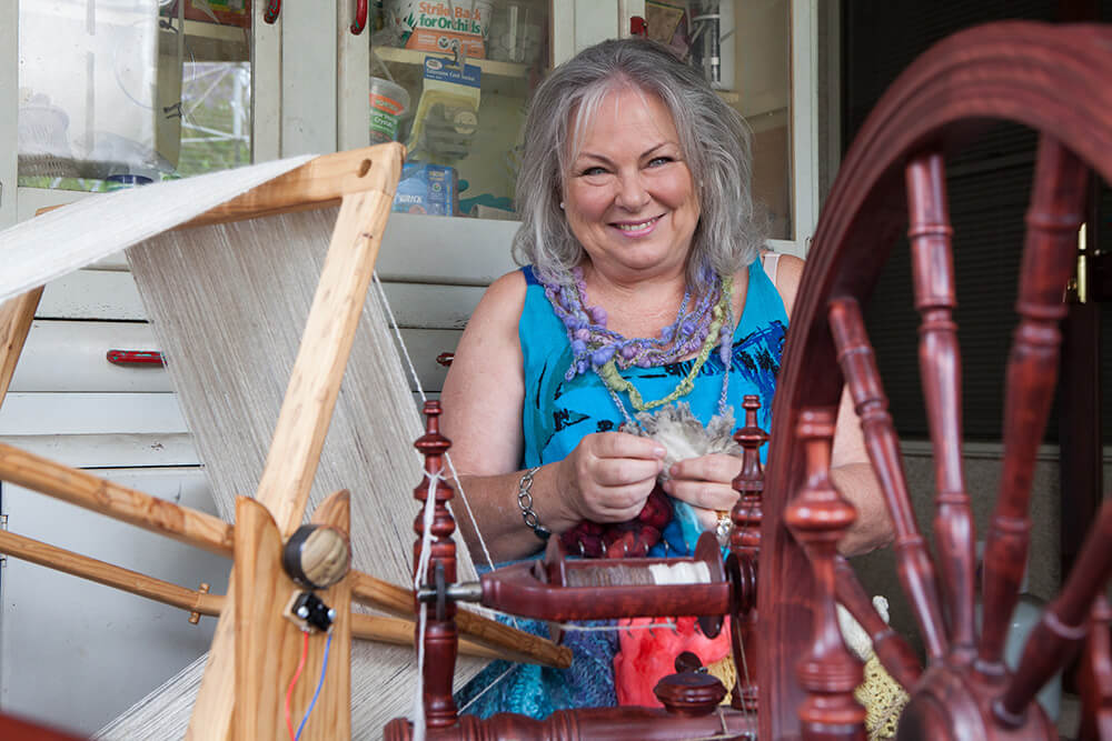 Spinning a yarn for relaxation