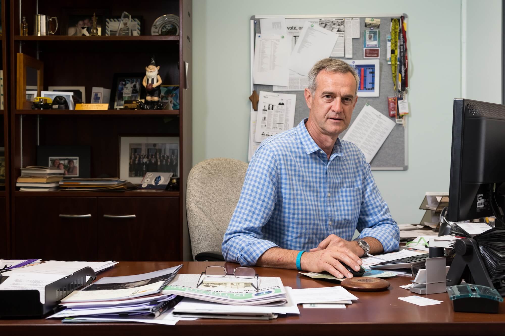 Simpson resigns
