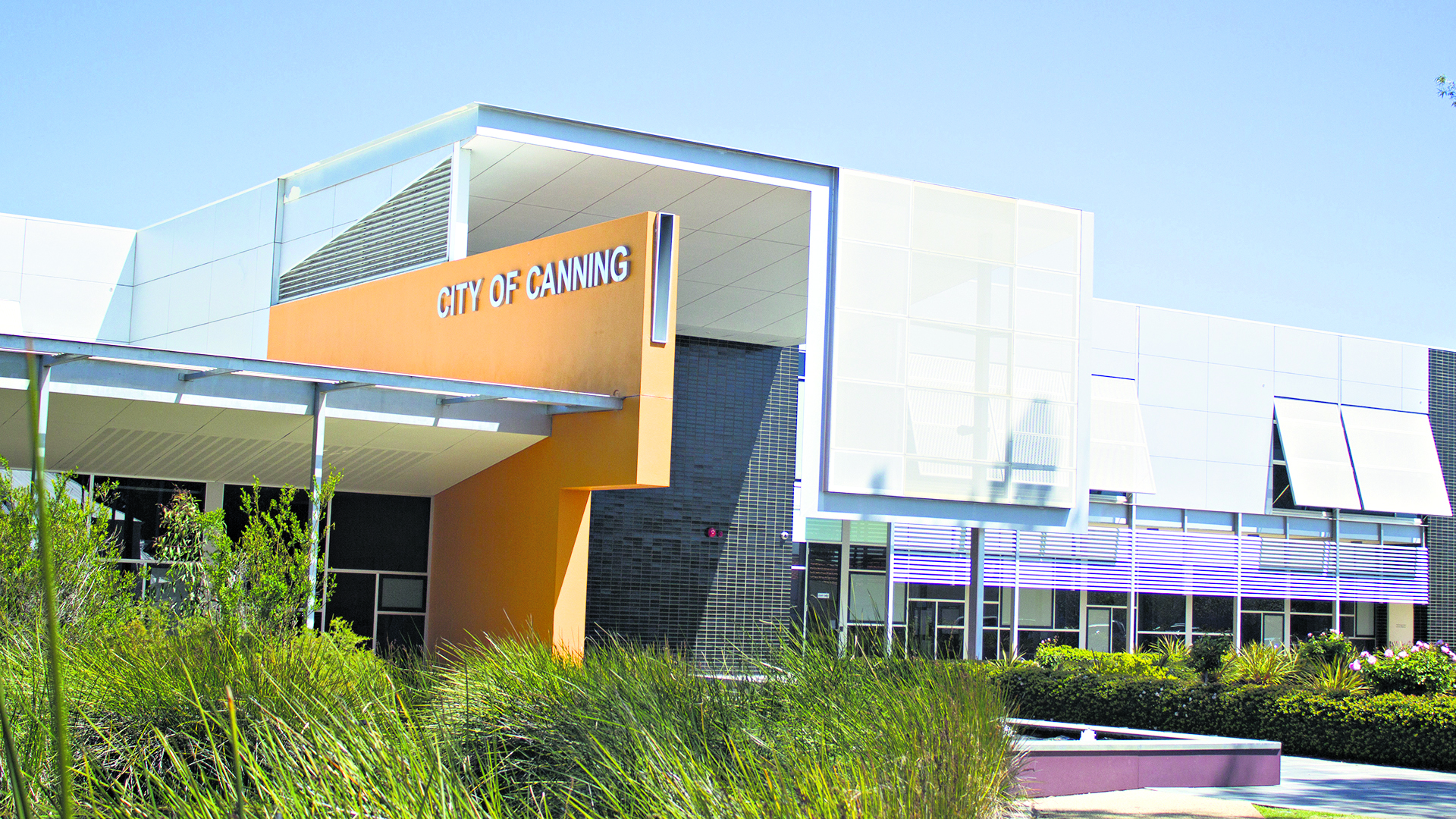 Residents react angrily to Mills St proposal