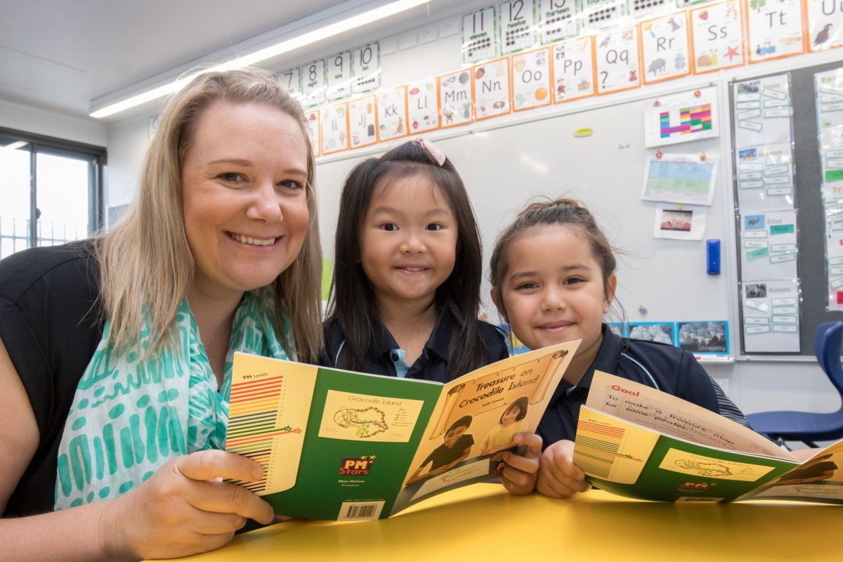 Education Assistant receives top gong