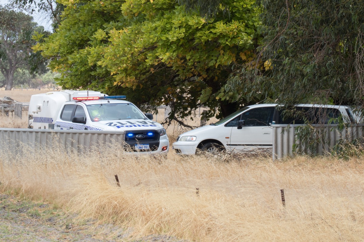 Men caught in the act after 400-metre chase