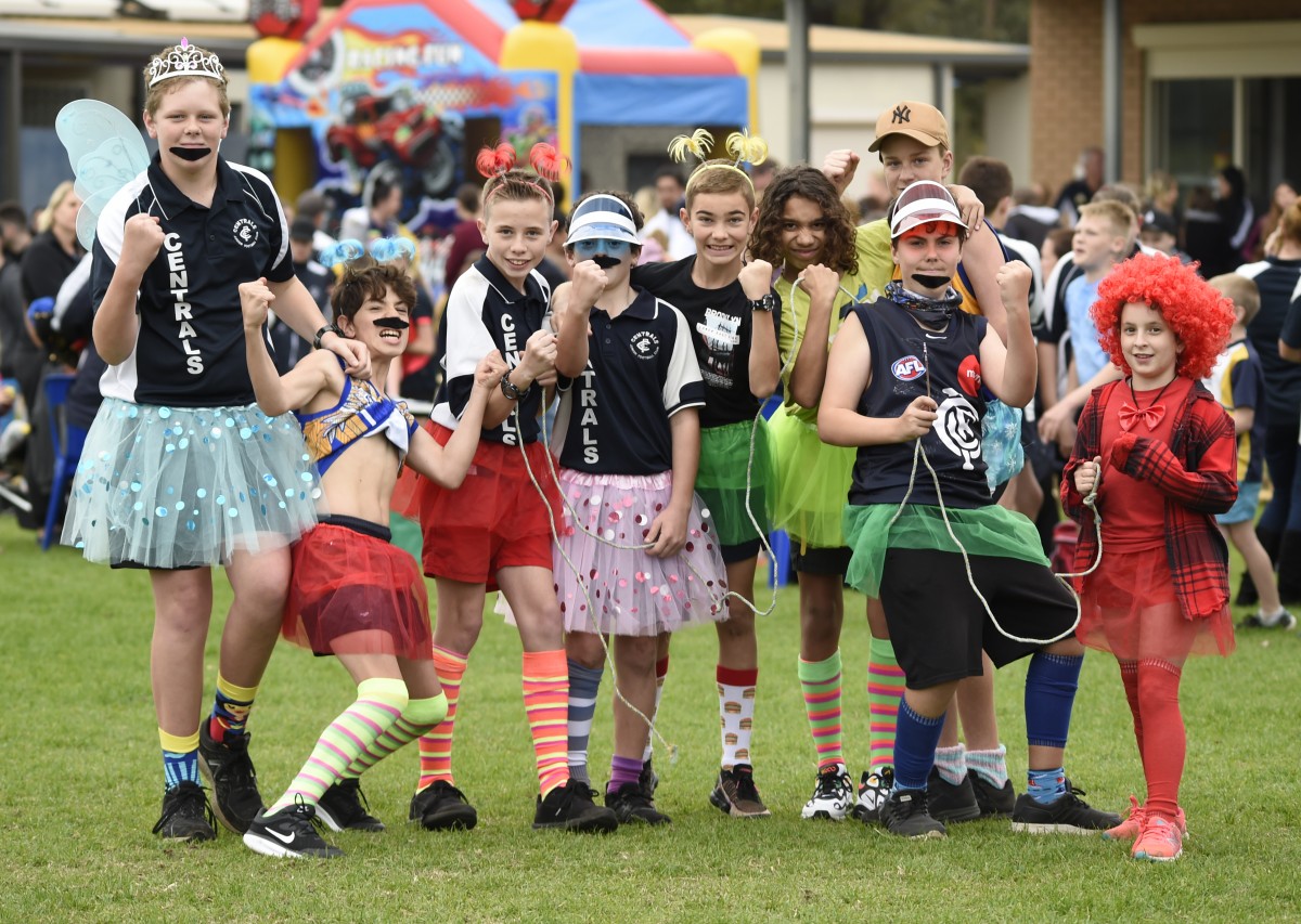 Hundreds rally behind fantastic footy father