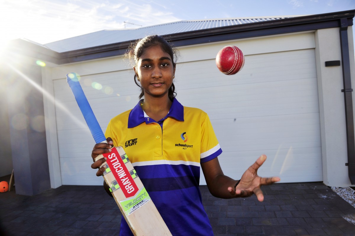 Tharani don’t like cricket no … she loves it
