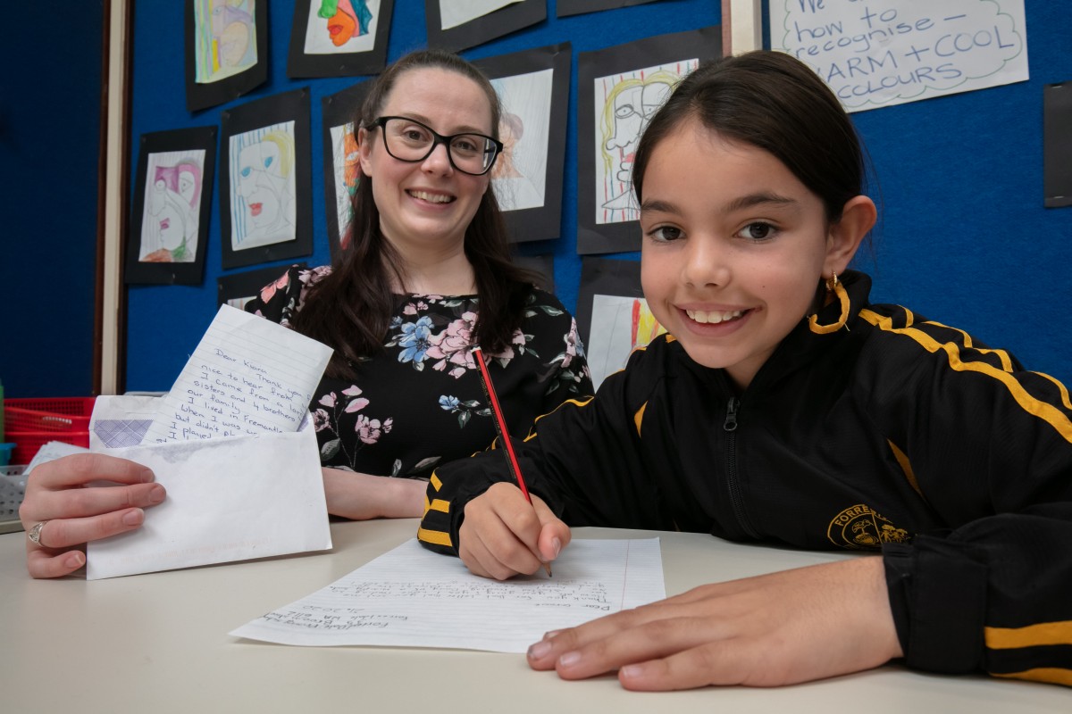 Young find joy in elderly penpals