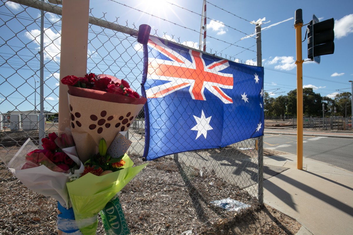 Motorcyclist dies on Denny Ave