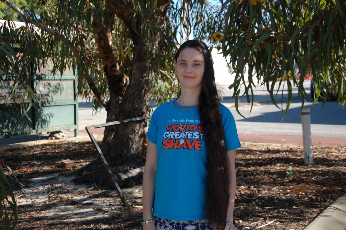 Selena’s sensational shave