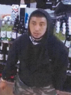 Liquor store employees chase after shoplifter