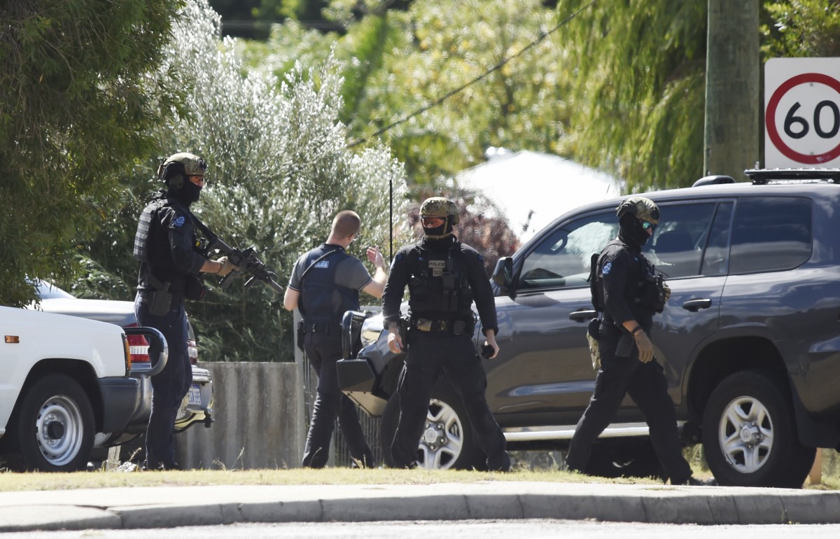 Man arrested in suburban Gosnells siege